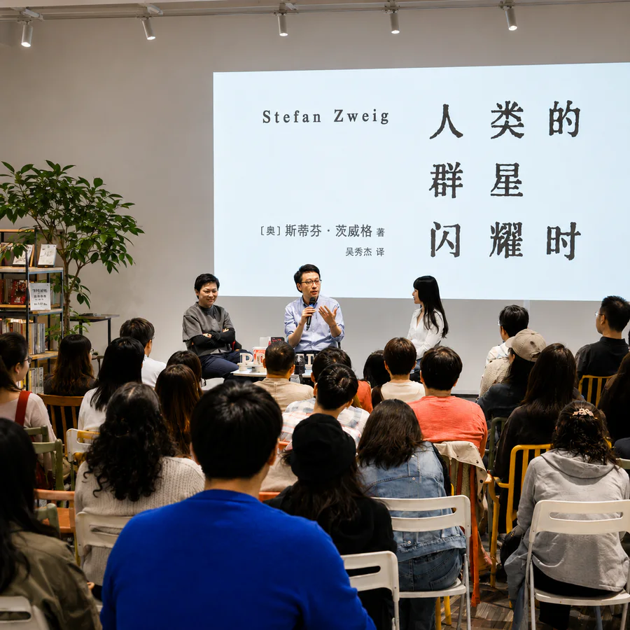 讲师带领线下文化沙龙活动