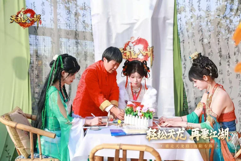 天龙八部青铜鼎与非遗拓印现场照片2